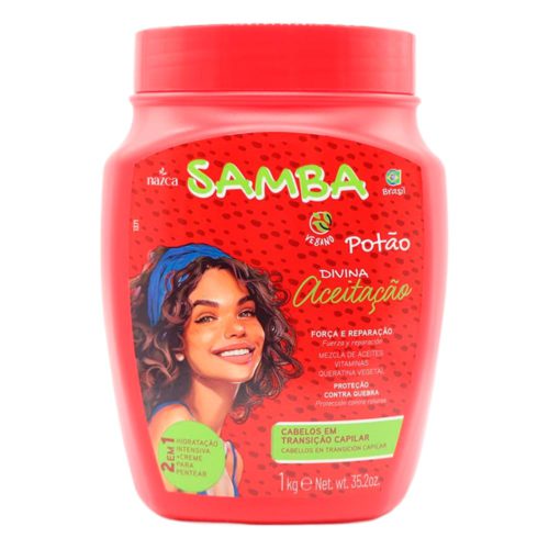 Crema capilar Samba Divina Aceitação (1 kg) en tarro rojo con mujer rizada y banda en la cabeza, perfecta para cabello en transición con aceites, vitaminas y queratina vegetal.